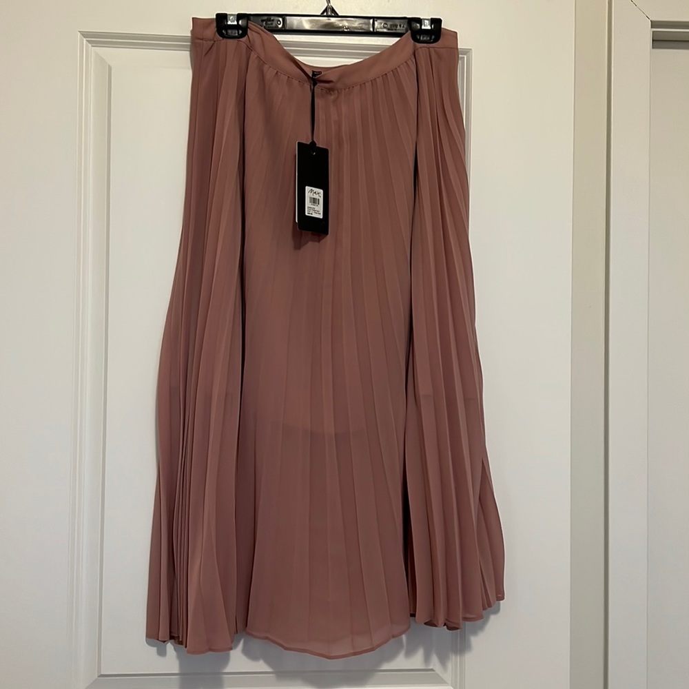 Pink pleated skirt NWT